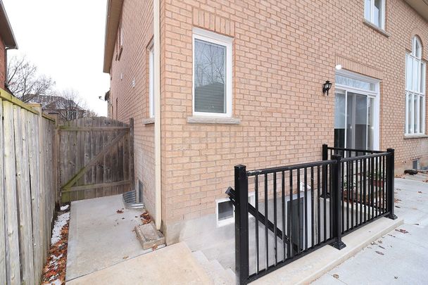 For Lease - 373 CREEK PATH Avenue, Oakville, Ontario - Photo 1