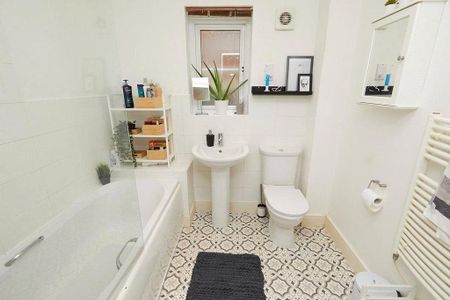 2 bedroom flat to rent - Photo 5