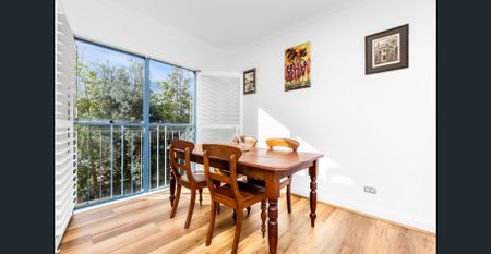 Premium Stylish Apartment with a short walk to North Sydney CBD - Photo 3