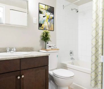 Courts of St. James — 1 Bedroom - Photo 3