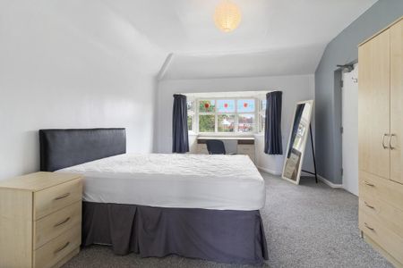 6 bedroom semi-detached house to rent - Photo 4