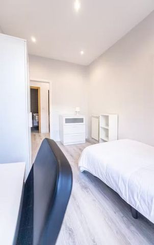 Calle de Guzmán el Bueno, Madrid, Community of Madrid 28015 - Photo 3