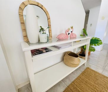Fully Furnished Executive Family Home with Pool in Prime Riverlinks... - Photo 3