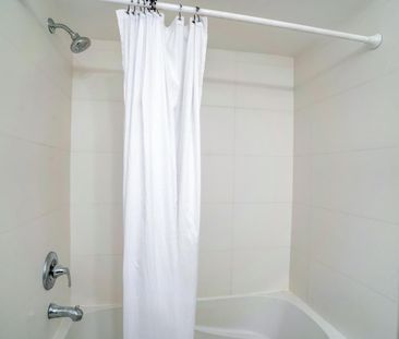 For Lease - 1039 Cedarglen Gate Unit# 28, Mississauga, Ontario - Photo 2