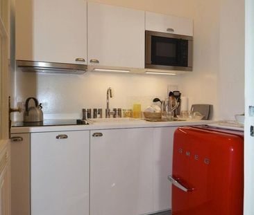 Schöne, helle 2-Zimmer-Altbauwohnung in Wilmersdorf - Photo 1