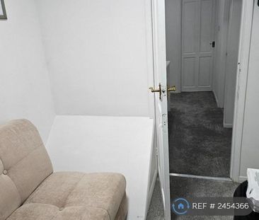 3 bedroom end of terrace house to rent - Photo 4