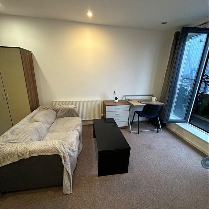 Studio to rent - Photo 1