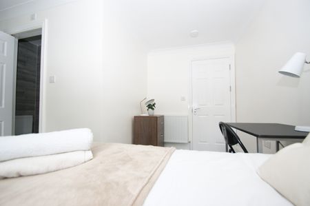 Room in a Shared House, Carlisle Avenue, W3 - Photo 3