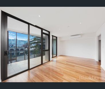 Two Bedroom Apartment in Prime Location - Photo 1