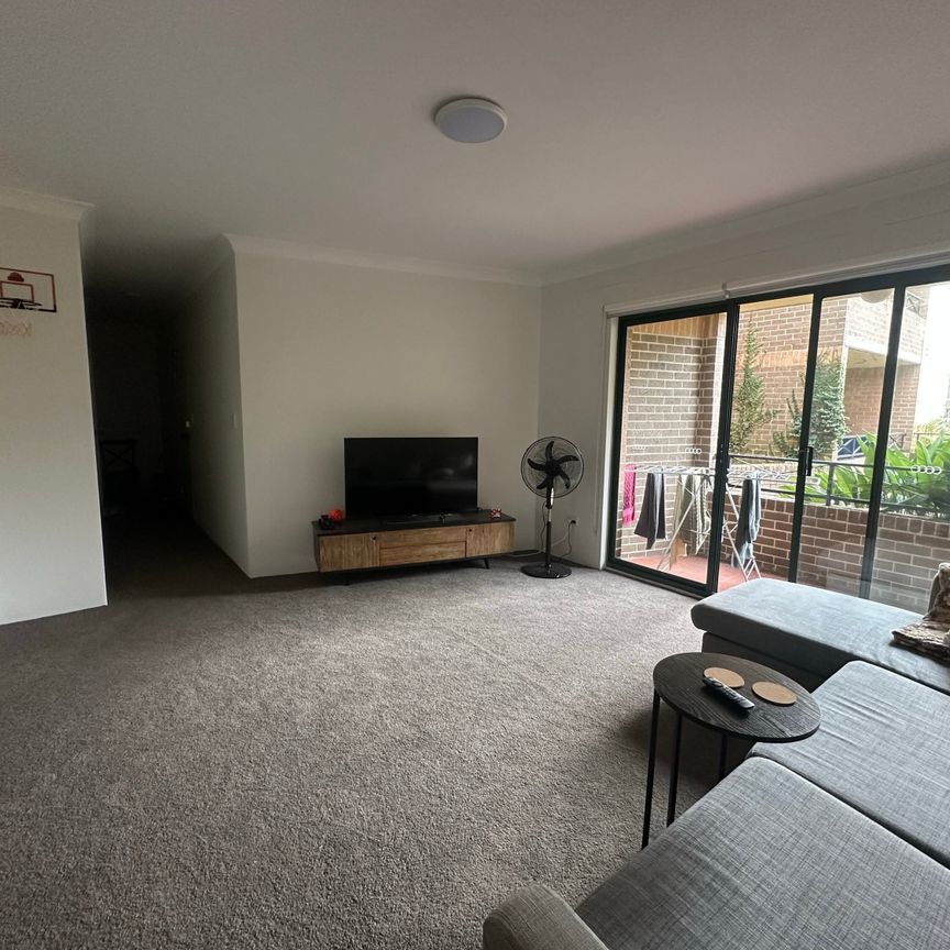 Chippendale - Photo 1