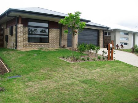 Family Home Conveniently Located Close to Parks, Schools, Shopping Centres - Photo 4