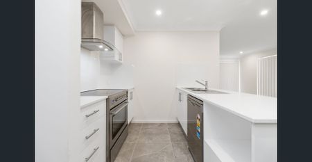 Charming Rental House in Peaceful Upper Caboolture - Ideal for Individuals or Couples - Photo 5