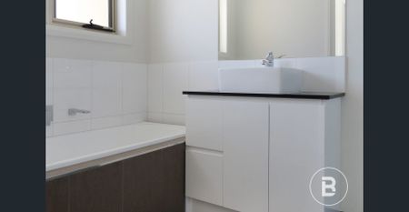 3 BEDROOM TOWNHOUSE - Photo 4