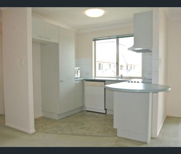 Perfect location! Two bedroom unit - Photo 4