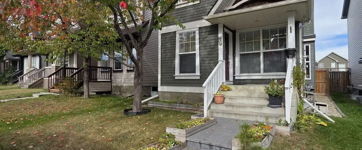 Beautiful 4-Bedroom Home for rent in the lake community of Auburn Bay. — 4 Bedrooms House - Photo 1