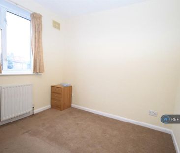 3 bedroom end of terrace house to rent - Photo 1