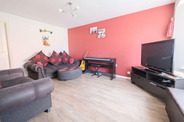 4 bedroom detached house to rent - Photo 1