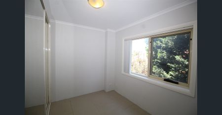 MODERN TWO-BEDROOM APARTMENT with LIFT ACCESS & SECURE PARKING - Photo 5