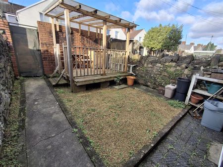 Dogfield Street, Cardiff - Photo 2