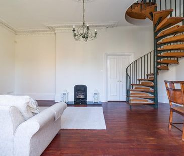 2 bedroom maisonette to rent - Photo 2