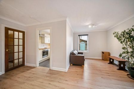 3 bedroom detached house to rent - Photo 2