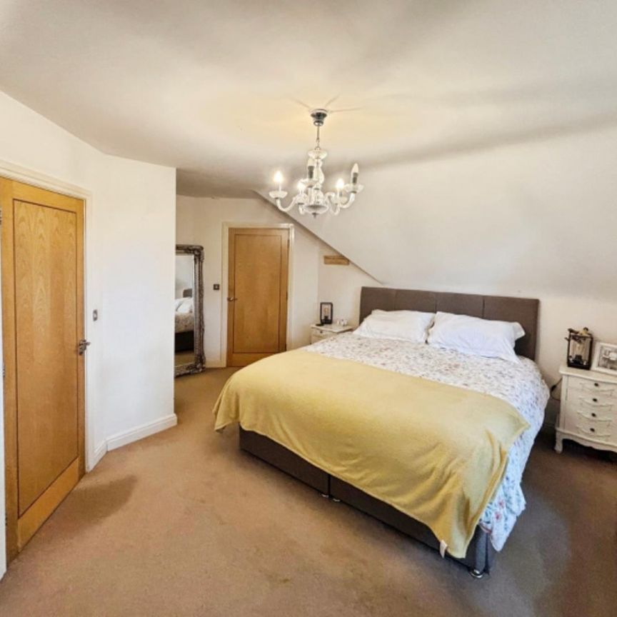2 bedroom Flat To Let Total Size: 1329 SQ FT - Photo 1