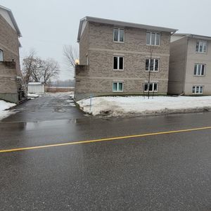 Grand 4 1/2 Sans Voisin Arrière - Photo 2