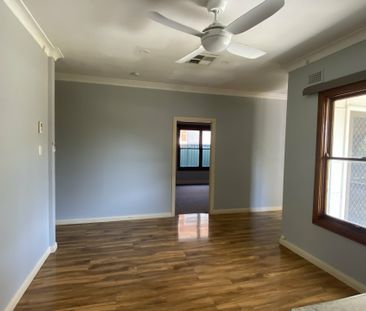 Spacious Family Home in Dubbo - Photo 4