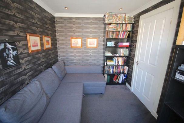 4 bedroom semi-detached house to rent - Photo 1