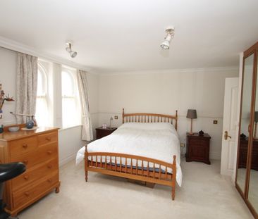 3 Bed Flat, West Hill, HA2 - Photo 3