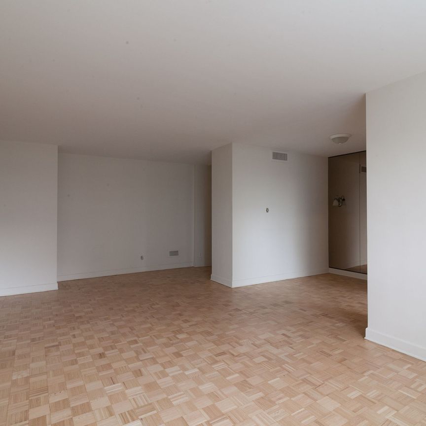 3555 Cote-des-Neiges Road - Photo 1