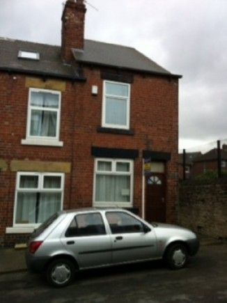 2 Bed - Well Presented 2 Bedroom Property With An Additional Room - Photo 3