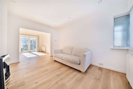 A good sized family home in a popular Orpington location - Photo 3