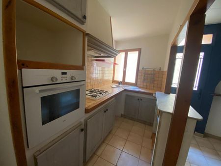 À louer : T3 de 76 m² avec cour et dépendance au coeur de Cadenet - Photo 5