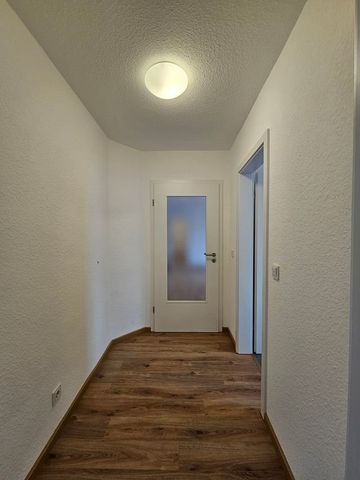 Renovierte 2-Zimmer Wohnung mit Küche im gepflegten Altbau - Foto 2