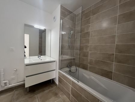 Location Appartement 4 pièces 49m² WASQUEHAL 59290 - Photo 4