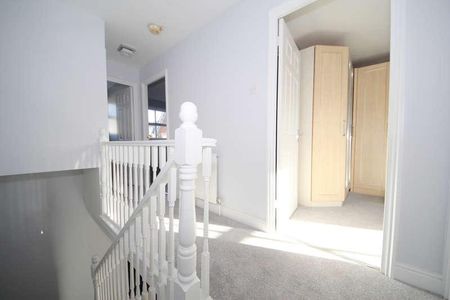 Leigh Hunt Drive, Southgate, N14 - Photo 3