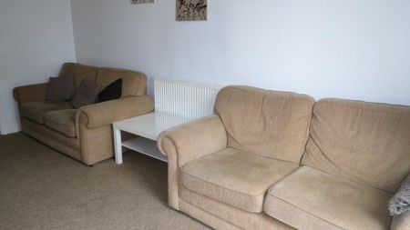 5 bedroom detached house to rent - Photo 3