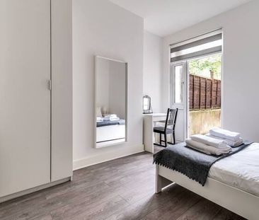 2 Bed Flat, Mostyn Avenue, HA9 - Photo 3