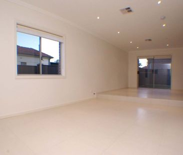 Modern 4 Bedroom Duplex Style Townhouse - Photo 1