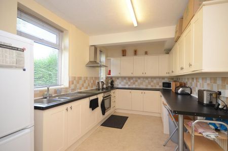 2 bedroom terraced house to rent - Photo 2
