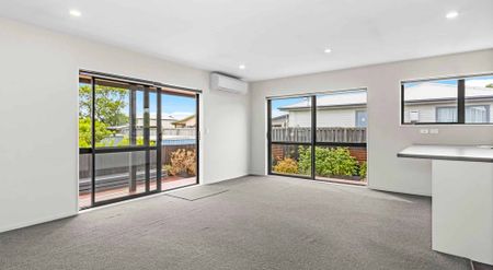 Warm in Woolston - Photo 4