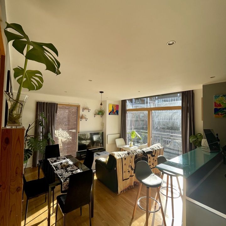 2 Bed Flat, Church Street, M4 - Photo 1