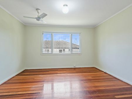 Charming 3-Bedroom Family Home in Inala - Photo 5