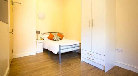 Gold 1 Bed Apartment - Photo 2