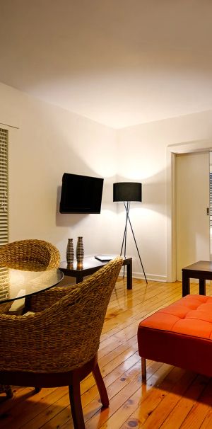Move-In Ready Furnished Apartment in the Heart of St Kilda - Photo 1