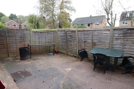 2 bedroom maisonette to rent - Photo 3