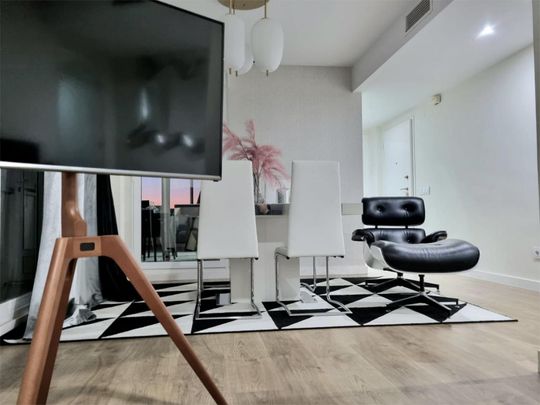 Piso de alquiler en Calle del Renacimiento, 9, Santiago el Mayor - Photo 1