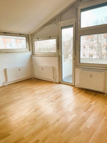 Helle 4-Zimmer-Wohnung mit Balkon und großzügigem Wohnzimmer in Hörsching - Photo 3