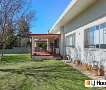 Charming 3-Bedroom Home with Modern Comforts - Photo 2